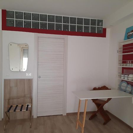 Adg Emilia 10 Appartamenti Del Garda Peschiera del Garda Eksteriør bilde