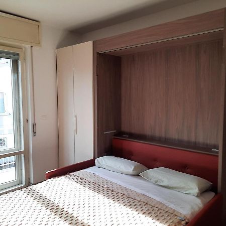 Adg Emilia 10 Appartamenti Del Garda Peschiera del Garda Eksteriør bilde